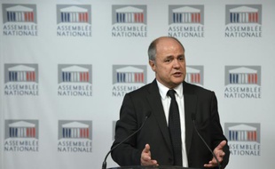 Le président du groupe socialiste à l'Assemblée nationale, Bruno Le Roux, lors d'une conférence de presse à Paris, le 21 septembre 2015