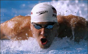 Samedi, les deux vedettes de la compétition reprendront sérieusement les affaires. Phelps va tenter de chercher le titre du 100 papillon dont son compatriote Ian Crocker s'est fait une joie de le priver en 2003 et en 2005. Un petit record du monde, un de plus, est même attendu.