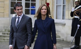 Le Premier ministre Manuel Valls et sa femme Anne Gravoin, le 3 décembre 2014 à l'hôtel Matignon, à Paris