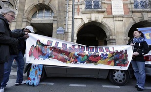 La procédure de réquisition de logements vides pour accueillir des sans-abri a été lancée mais elle est longue et complexe et ne pourra pas aboutir avant la fin de l'hiver, explique le gouvernement, face aux critiques des associations et des mal-logés qui s'impatientent.