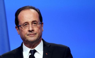 Le président François Hollande s'est entretenu lundi avec son homologue centrafricain François Bozizé, appelant à "l'ouverture d'un dialogue entre les autorités centrafricaines et toutes les parties en présence, notamment la rébellion", a annoncé l'Elysée.