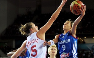 La capitaine de l'équipe de France de basket Céline Dumerc, lors du match contre le Canada en phase de poule du Mondial, le 30 septembre 2014.