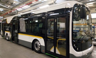 Les bus électriques de Bolloré ont été mis aux couleurs du Star pour circuler à Rennes.