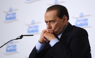 Les juges du tribunal de Milan (nord) ont décidé mercredi de renvoyer à lundi la prochaine audience du procès Rubygate, dans lequel Silvio Berlusconi est accusé de prostitution de mineure et d'abus de pouvoir, en raison des problèmes de santé du Cavaliere.