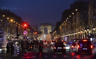 Une bagarre à coup de ciseaux s'est déclenchée sur les Champs-Elysées dans la nuit de mercredi à jeudi.