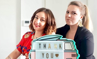 Marina et Charlotte rêvent d'un institut de beauté roulant.
