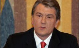 Le président pro-occidental ukrainien Viktor Iouchtchenko a prononcé la dissolution du Parlement et fixé au 27 mai la date des élections législatives anticipées par un décret que le Premier ministre Viktor Ianoukovitch (pro-russe) a demandé dans la nuit de lundi à mardi d'annuler.