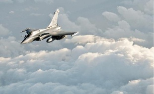 Une vingtaine d'avions français ont mené des missions en Libye, hier.