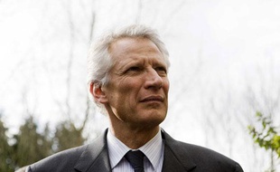 Dominique de Villepin à Lanhouarneau en Bretagne, le 15 février 2010.