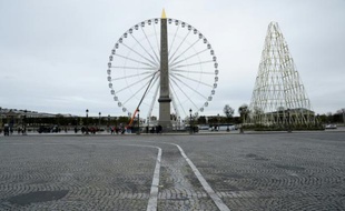 La place de la Concorde et sa grande roue sont désertées au lendemain des attentats, le 14 novembre 2015 à Paris