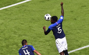 L'ange Samuel Umtiti s'est envolé et ça fait penalty pour l'Australie