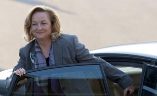 L'économie italienne est trop importante pour que le pays puisse bénéficier d'un plan de sauvetage en cas de défaut, a estimé mardi la ministre autrichienne des Finances, Maria Fekter.