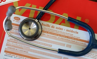 Le modèle du "médecin de famille", installé seul à la campagne pour des centaines de patients, n'a plus le vent en poupe