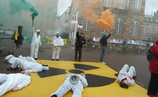 Les militants de « Stop transports halte au nucléaire » ont déjà mené plusieurs actions à Strasbourg. Comme ici en mars dernier, pour marquer les huit ans de la catastrophe de Fukushima.