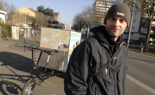 Frédéric Bouchereau, auto-entrepreneur sur l'île de Nantes, a mis en place un service de livraison de produits bio par triporteur.