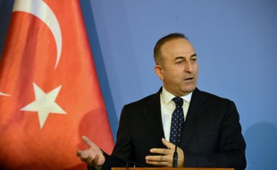 Le ministre turc des Affaires étrangères Mevlut Cavusoglu à Budapest, le 9 février 2016