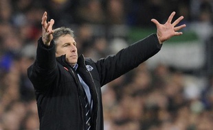 L'entraîneur de Lyon, Claude Puel, le 10 mars 2010 lors d'un match de Ligue des champions contre le Real Madrid.