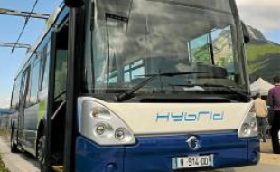 Ce bus hybride se recharge très vite.
