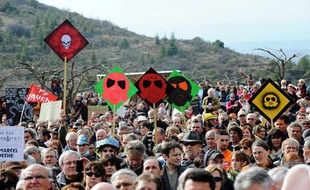 Mainfestation contre les gaz de schiste à Villeneuve-de-Berg en Ardèche, le 26 février 2011.