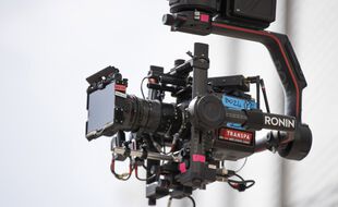 Sur un tournage de cinéma, une caméra (Illustration).
