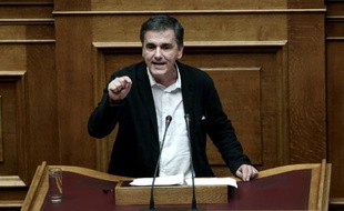 Le ministre grecque des Finances Euclide Tsakalotos s'adresse au Parlement le 5 décembre 2015 à Athènes