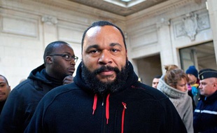 Dieudonné au tribunal de Paris, le 13 décembre 2013.