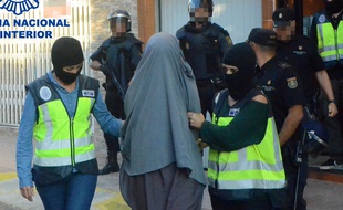 L'arrestation le 4 octobre 2015 d'une femme suspectée de recruter pour Daesh