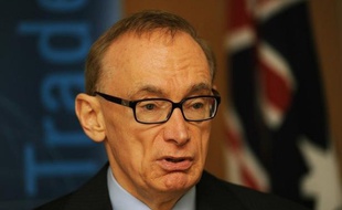 Une délégation de la Cour pénale internationale (CPI), dont une avocate australienne chargée de la défense d'un fils du colonel Kadhafi, pourrait être libérée si la CPI s'excusait auprès de la Libye pour ne pas avoir suivi la procédure requise, a indiqué mardi Canberra.
