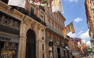Les rues du quartier Saint-Georges sont décorées de graffs en tout genre.