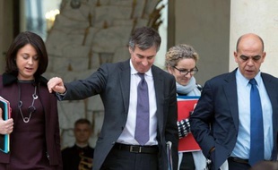 Une enquête préliminaire pour blanchiment de fraude fiscale a été ouverte mardi par le parquet de Paris afin de vérifier si Jérôme Cahuzac a détenu un compte en Suisse, fragilisant le ministre délégué au Budget qui a toujours nié ces accusations de Mediapart.
