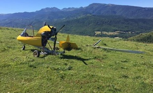 L'autogire qui s'est posé en urgence dimanche 17 juillet dans un champ de Leychert, en Ariège.
