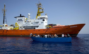 Des migrants secours en Méditerranée au large de la Libye