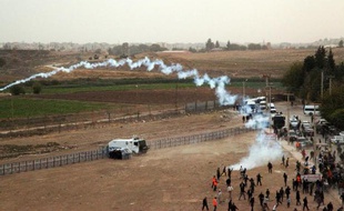 La police a fait usage de gaz lacrymogène et de canons à eau pour disperser jeudi à Nusaybin, dans le sud-est de la Turquie, plusieurs milliers de personnes opposées à la construction d'un mur à la frontière avec la Syrie, ont raconté des témoins.