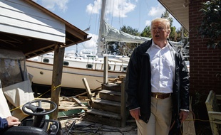 Donald Trump en visite en Caroline du Nord, le 19 septembre 2018, pour évaluer les dégâts de l'ouragan Florence.