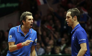Richard Gasquet encouragé par Julien Benneteau, le 22 novembre 2014.