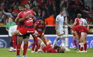 La joie des joueurs de Toulon après leur qualification pour la finale du Top 14 en battant le Racing Metro.