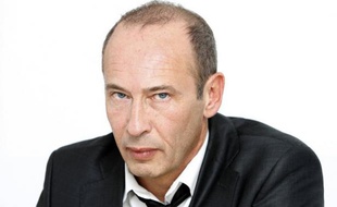 Le commissaire Jean-Christophe Lagarde, mis en examen dans l'affaire de proxénétisme dite du Carlton de Lille, a été entendu mardi par les juges d'instruction en charge du dossier, a-t-on appris de source judiciaire.