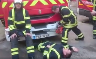 Capture d'écran du Mannequin challenge réalisé par les pompiers de la caserne Lyon Confluence