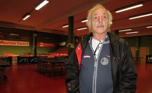 Lys Lez Lannoy, le 2 juin 2015 - L'ancien champion de tennis de table Jacques Secrétin dans la salle du club Pongiste Lyssois