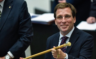 Le nouveau maire de Madrid, Jose Luis Martinez Almeida (parti populaire, droite), juste après son élection, samedi 15 juin.