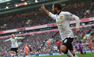 L'attaquant de Manchester United Juan Mata célèbre son but contre Liverpool, le 22 mars 2015 à Anfield Road.
