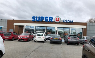 Le Super U de Trèbes, le 15 mars 2019, où trois personnes ont été tuées le 23 mars 2018.