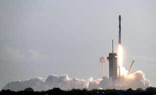 Décollage d'une fusée Falcon 9 de SpaceX à Cape Canaveral, le 18 mars 2020.