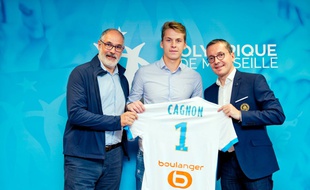 Le jeune gardien Romain Cagnon, ici entre Andoni Zubizarreta et Jacques-Henri Eyraud.