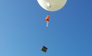 Le diamant lancé dans les airs le 7 août 2014 dans le nord de l'Angleterre par le joaillier en ligne 77Diamonds.
