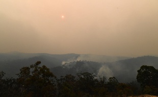 Le nuage de fumée, ici à une centaine de kilomètres de Sydney.