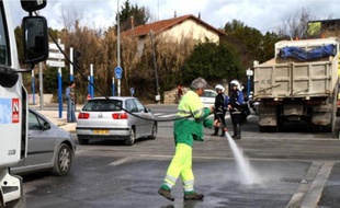 Hier, peu après l'accident, à l'angle des rues d'Harcourt et Carrierasse.