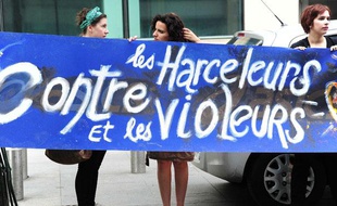 Le 5 mai 2012, les femmes manifestent à la suite de l'abrogation de la loi contre le harcèlement sexuel.