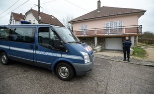Les gendarmes devant la maison de Jonathann Daval, le 29 janvier 2018.