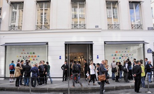 Devant le magasin Colette à Paris